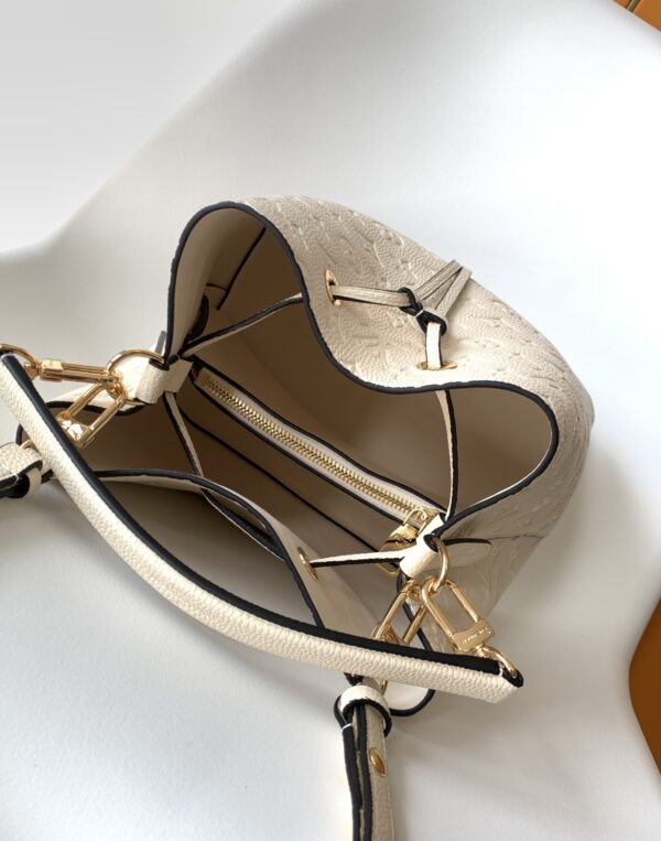 Louis Vuitton NéoNoé Medium Bucket Bag - White - Image 2