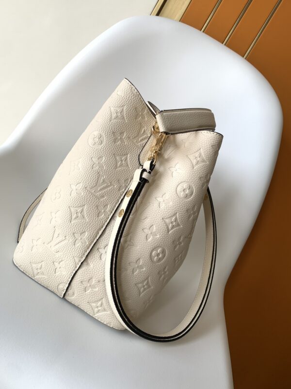 Louis Vuitton NéoNoé Medium Bucket Bag - White - Image 5