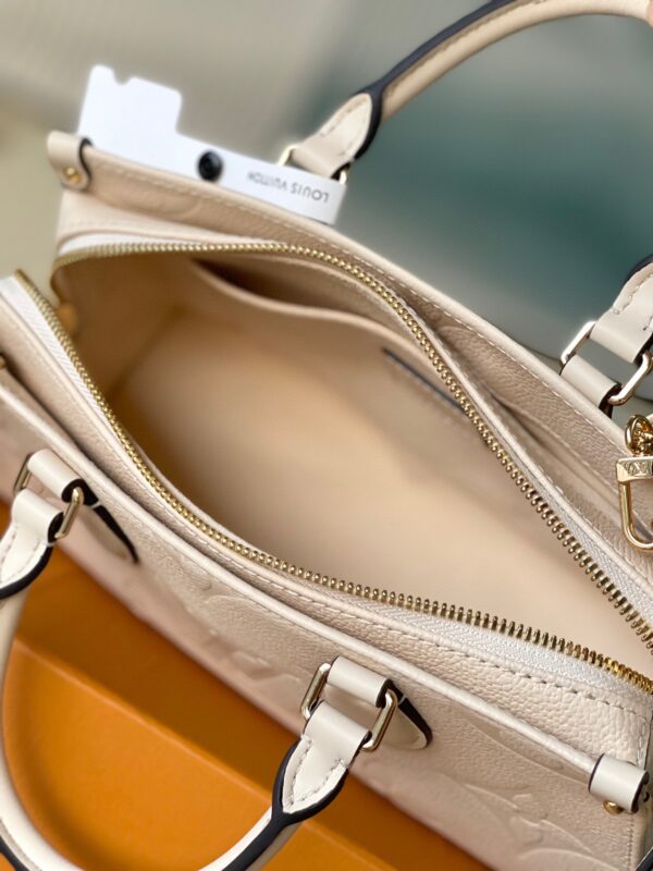 Louis Vuitton Onthego East West Handbag - White - Image 3