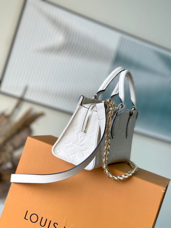 Louis Vuitton Onthego East West Handbag - White - Image 4