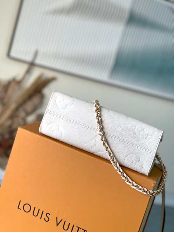 Louis Vuitton Onthego East West Handbag - White - Image 5