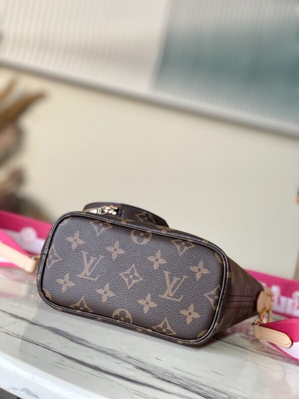 Louis Vuitton Neverfull BB Monogram Handbag - Image 2