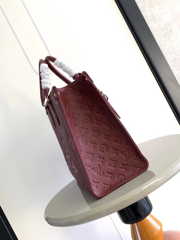 Louis Vuitton ONTHEGO Handbag - Image 4